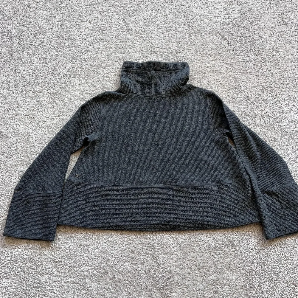 Lululemon Retreat Yourself Pullover Textured Sweatshirt Womens XS/S Gray
